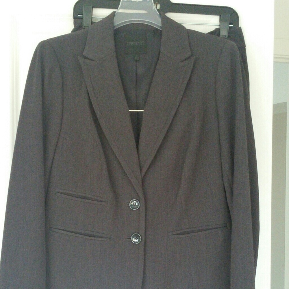Dark grey  fitted biz suit